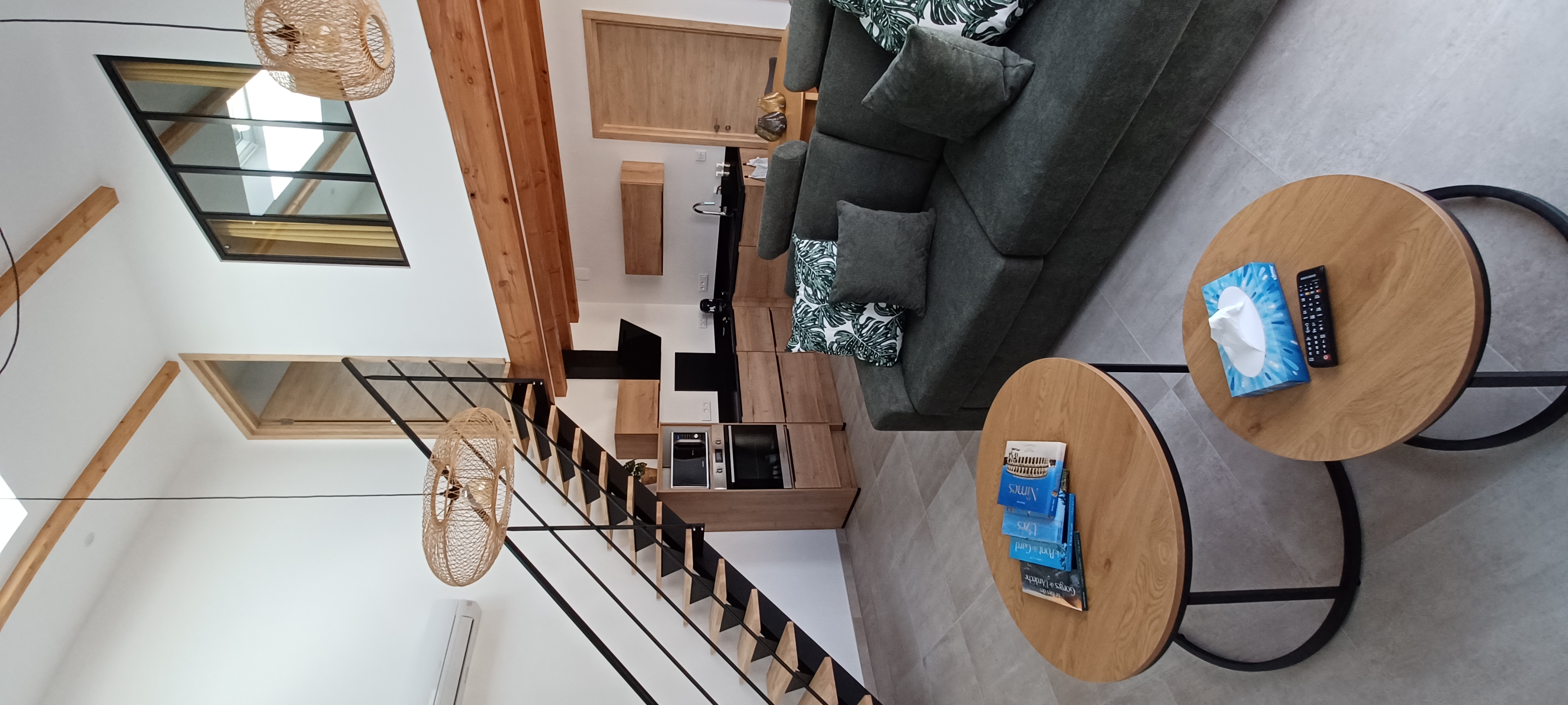 Salon avec hauteur de plafond