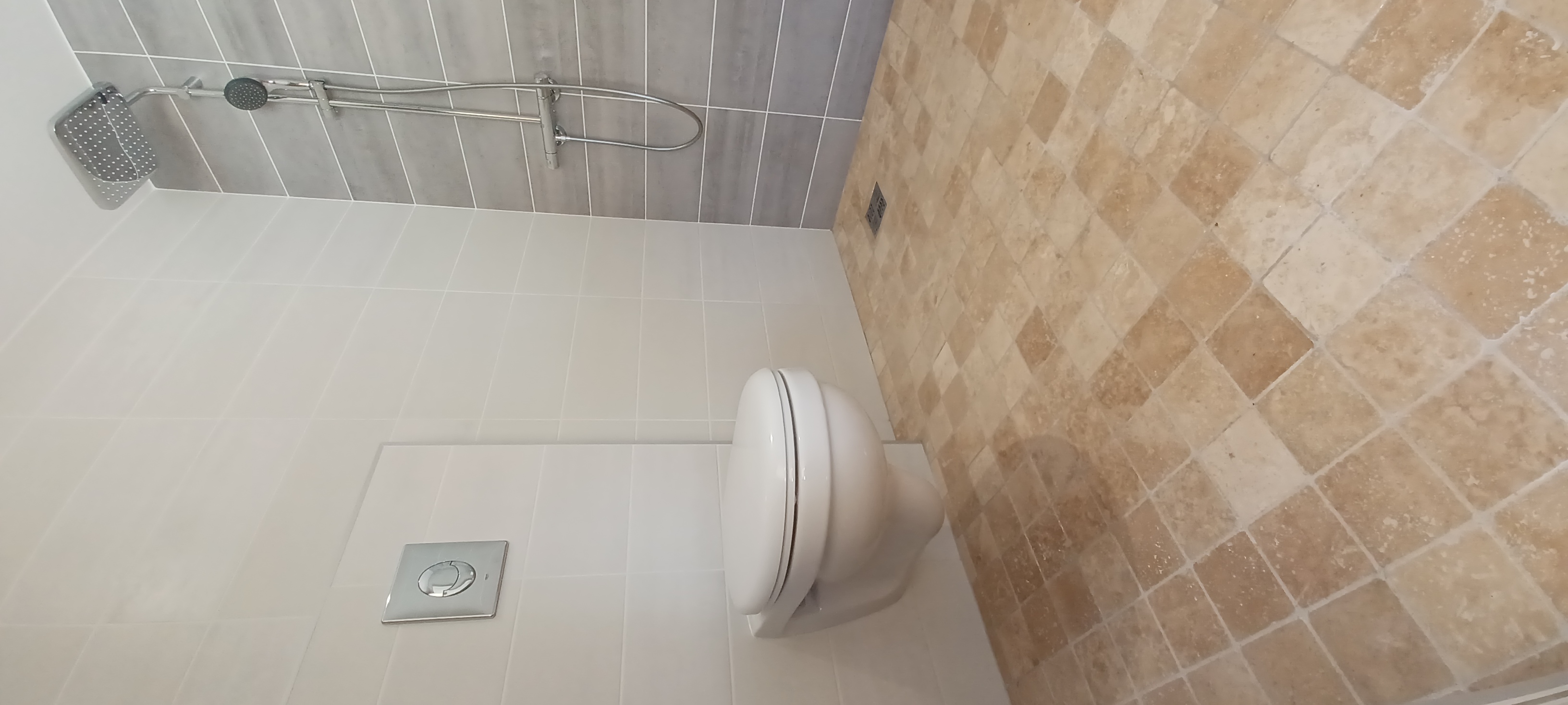 Salle de bains Piscine avec douche et WC