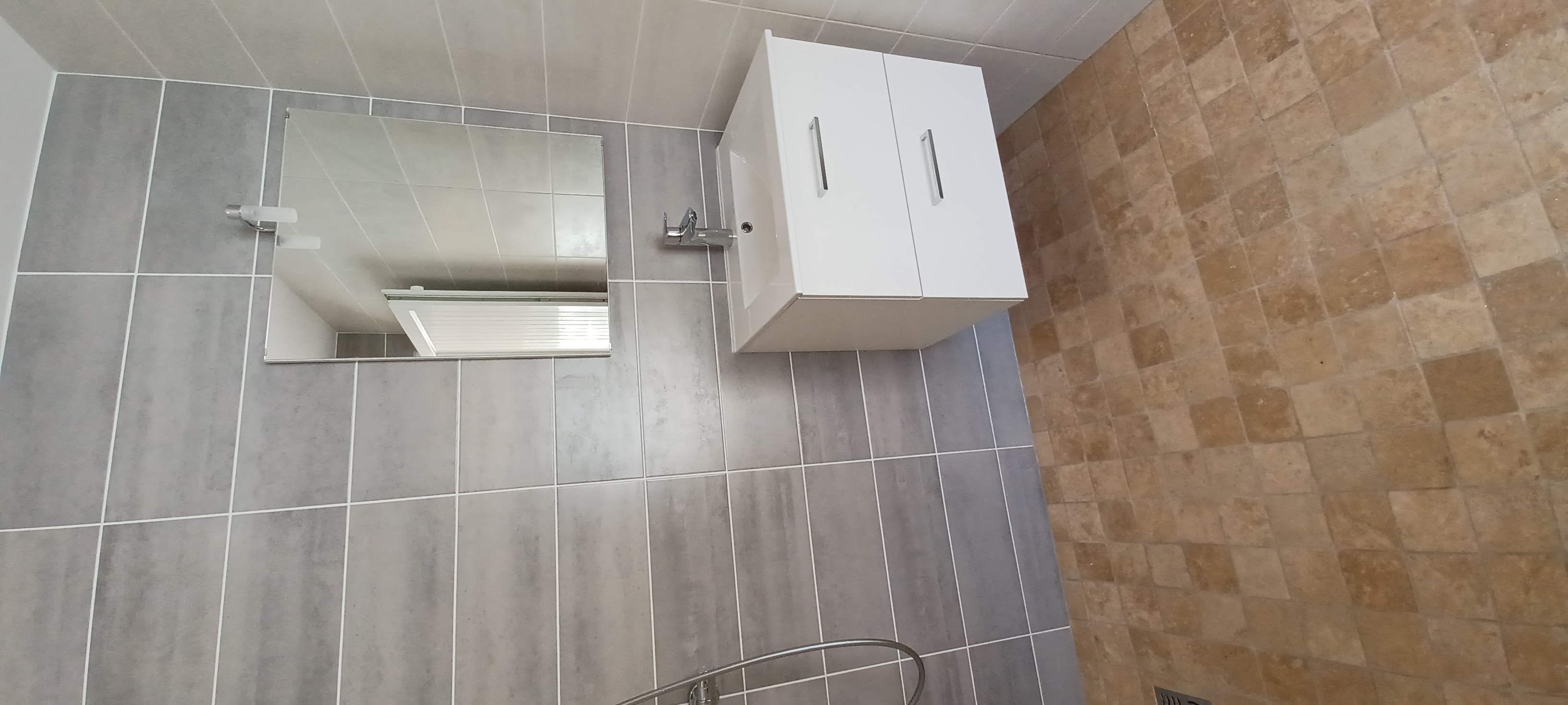 Salle de bains piscine coin vasque